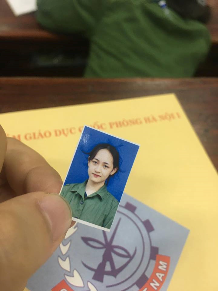 Dân mạng khoe ảnh thẻ bị lỗi, chụp xong không muốn nhìn lại