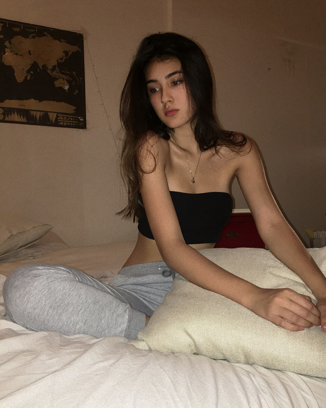 Bông hồng lai trường Lomonoxop cao 1,72 m, thông thạo 4 ngôn ngữ