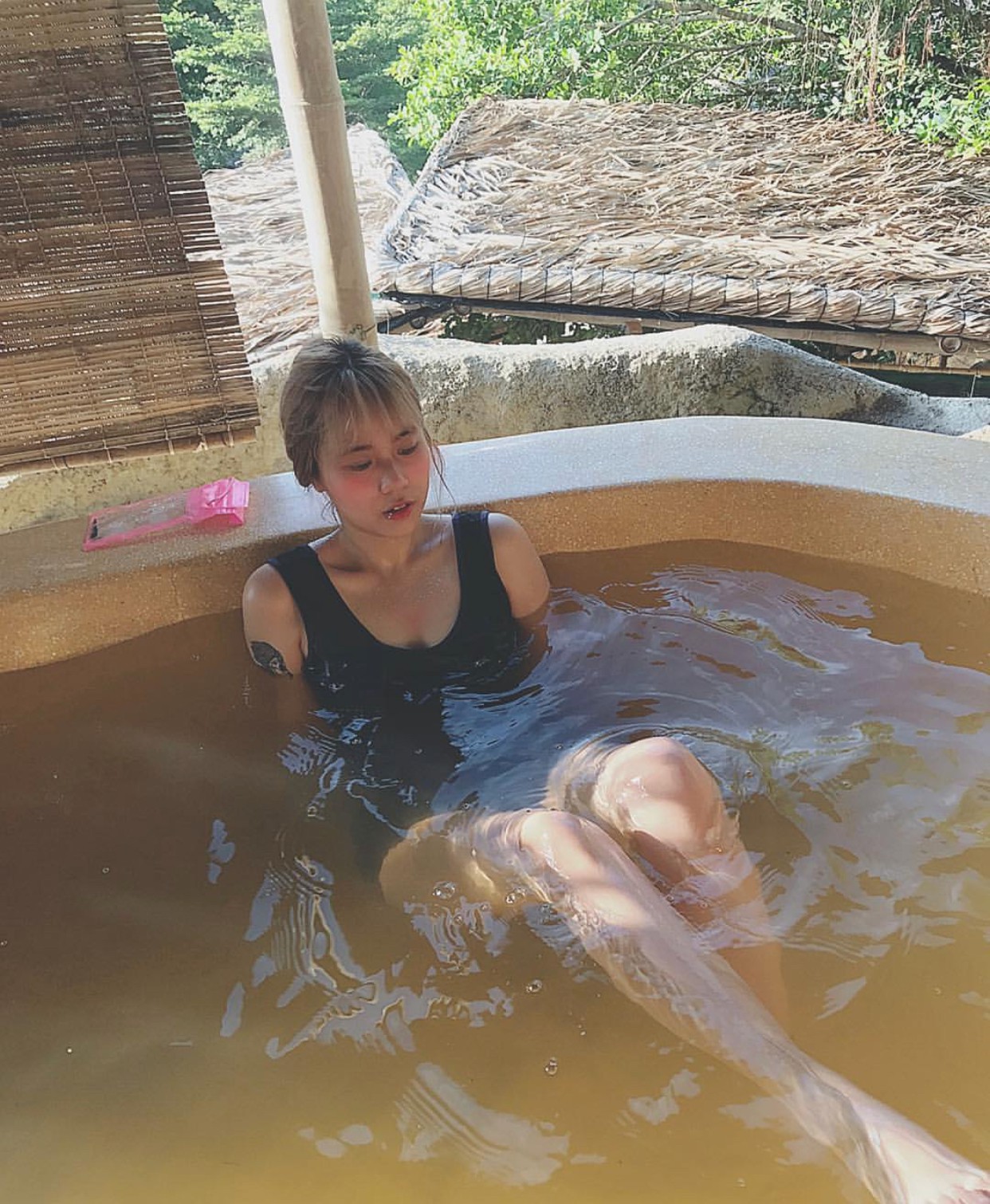 Trong các streamer nữ Việt Nam, ai là người sở hữu thân hình và phong cách gợi cảm nhất?