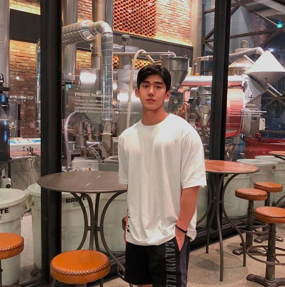 YouTuber mới nổi Hàn Quốc cao 1m84, được xem là chuẩn bạn trai mơ ước của mọi cô gái!