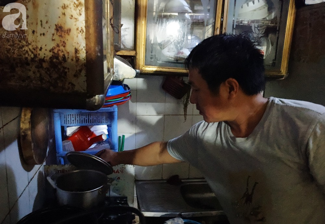 Câu chuyện người cha nghèo nuôi con trai suy thận giai đoạn cuối, suốt 3 năm giấu con nhặt 4 chiếc quần lót để mặc