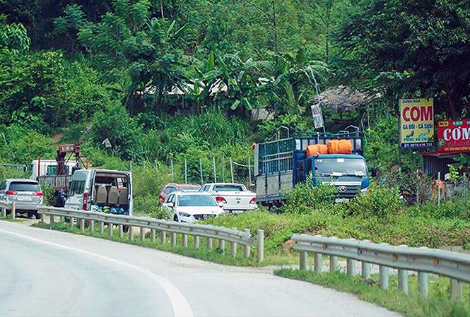 Xe dù, bến cóc đại náo cao tốc hiện đại nhất Việt Nam