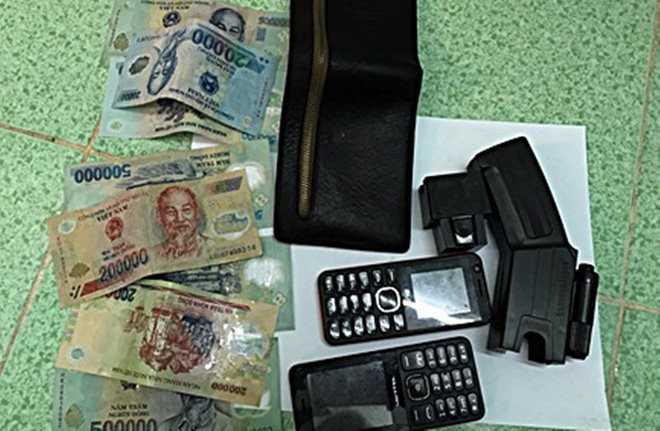 Bắt đối tượng dùng dao và roi điện cướp tài sản của người đi đường