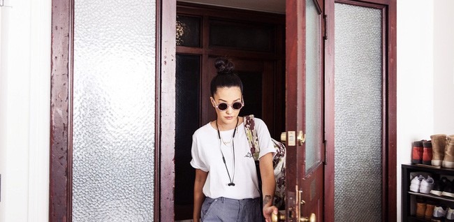 Ly hôn sau 2 năm chung sống, chồng cũ lấy luôn xe máy vợ tặng còn mặt dày nhắn tin đòi lại tai nghe