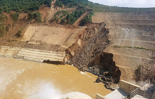 Xuất hiện vết sạt gần thuỷ điện ở Thanh Hóa