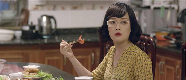 Phim Yêu Thì Ghét Thôi tập 6: Làm shipper không thành, Du bị cô bán rau chê ăn bám vợ