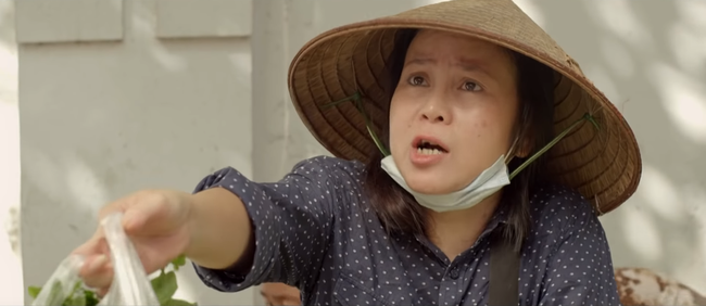 Phim Yêu Thì Ghét Thôi tập 6: Làm shipper không thành, Du bị cô bán rau chê ăn bám vợ