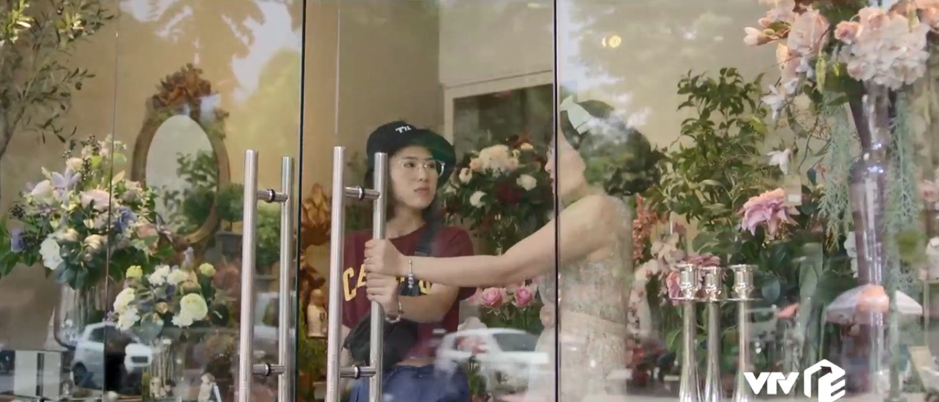 Phim Yêu Thì Ghét Thôi tập 6: Làm shipper không thành, Du bị cô bán rau chê ăn bám vợ