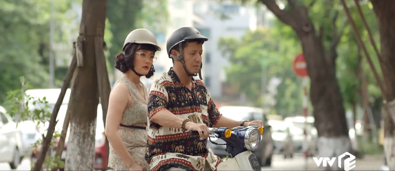 Phim Yêu Thì Ghét Thôi tập 6: Làm shipper không thành, Du bị cô bán rau chê ăn bám vợ