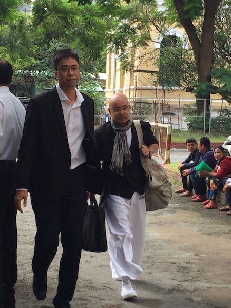 Vua cà phê Trung Nguyên ung dung xuất hiện tại tòa Vua cà phê Trung Nguyên ung dung xuất hiện tại tòa