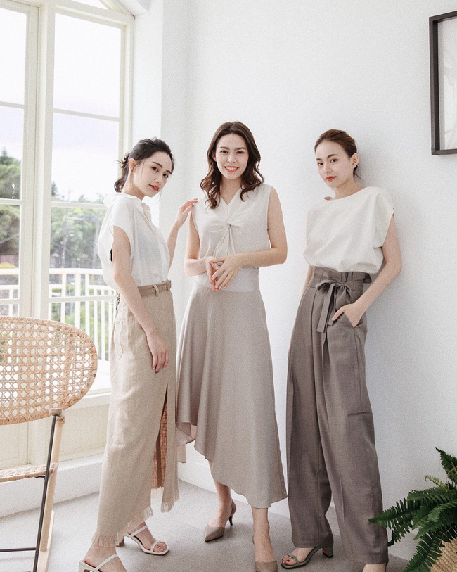 Tạm cất những thiết kế mỏng manh mềm mại, chân váy mùa thu năm nay lại thiên về kiểu đứng dáng thế này Tạm cất những thiết kế mỏng manh mềm mại, chân váy mùa thu năm nay lại thiên về kiểu đứng dáng thế này