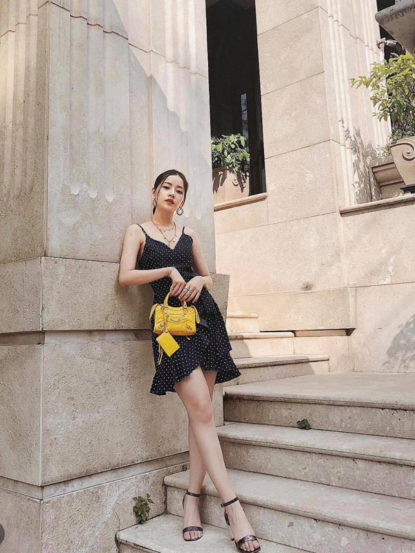 Người đẹp Việt lăng xê túi xách mini