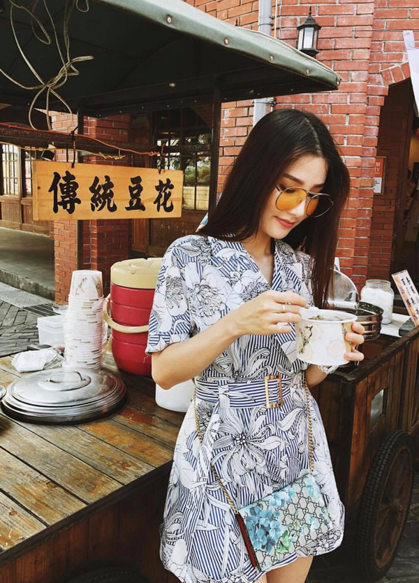 Người đẹp Việt lăng xê túi xách mini