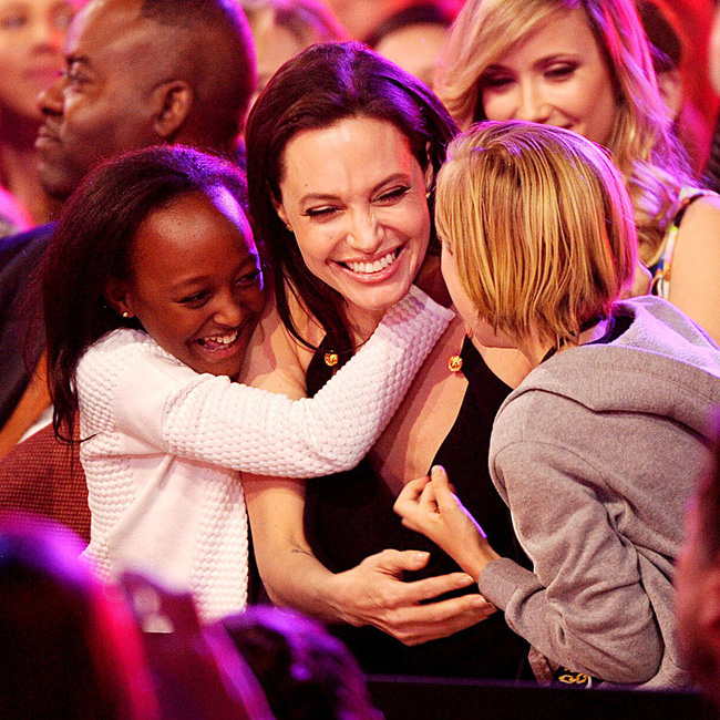 Khủng hoảng tâm lý thế này bảo sao Angelina Jolie không gầy còm trơ xương