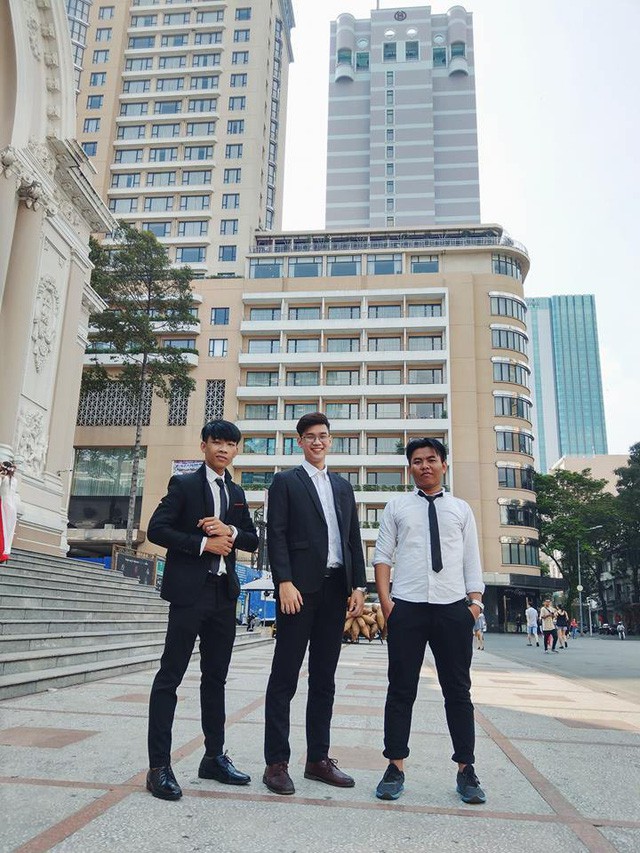 BMHH: Anh trai tìm người yêu nhưng cậu em trai ngồi dưới mới là nhân vật được chú ý vì quá đẹp trai