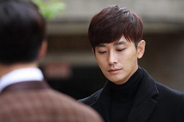 Đang hú hí với bồ trong thang máy, chồng lập tức bỏ về nhà khi thấy cảnh tượng này