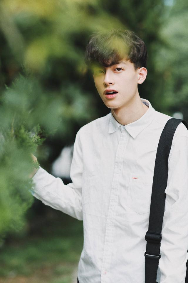 Hot boy Trung Quốc 19 tuổi, giống nhiều diễn viên nổi tiếng