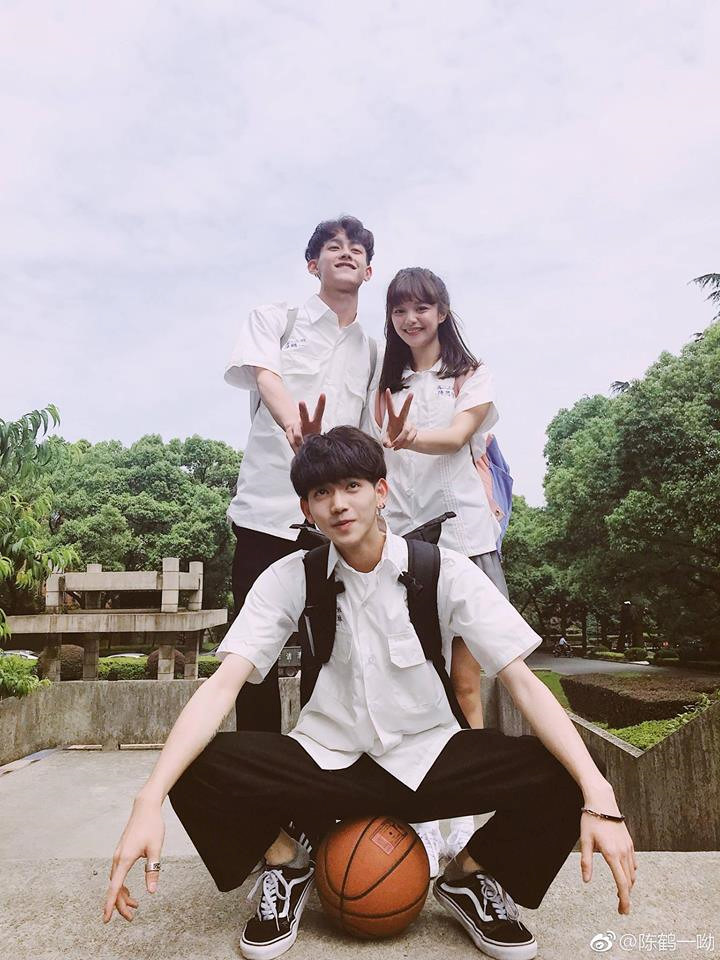 Hot boy Trung Quốc 19 tuổi, giống nhiều diễn viên nổi tiếng