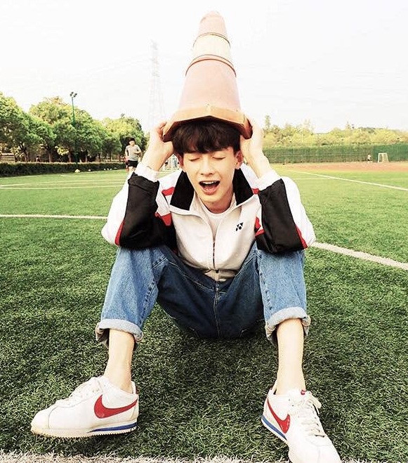 Hot boy Trung Quốc 19 tuổi, giống nhiều diễn viên nổi tiếng Hot boy Trung Quốc 19 tuổi, giống nhiều diễn viên nổi tiếng