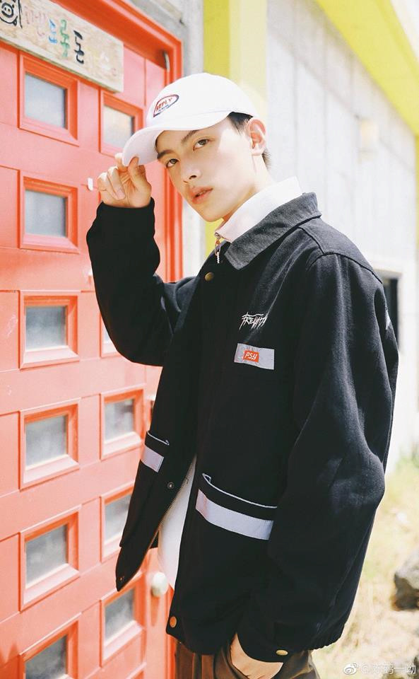 Hot boy Trung Quốc 19 tuổi, giống nhiều diễn viên nổi tiếng Hot boy Trung Quốc 19 tuổi, giống nhiều diễn viên nổi tiếng