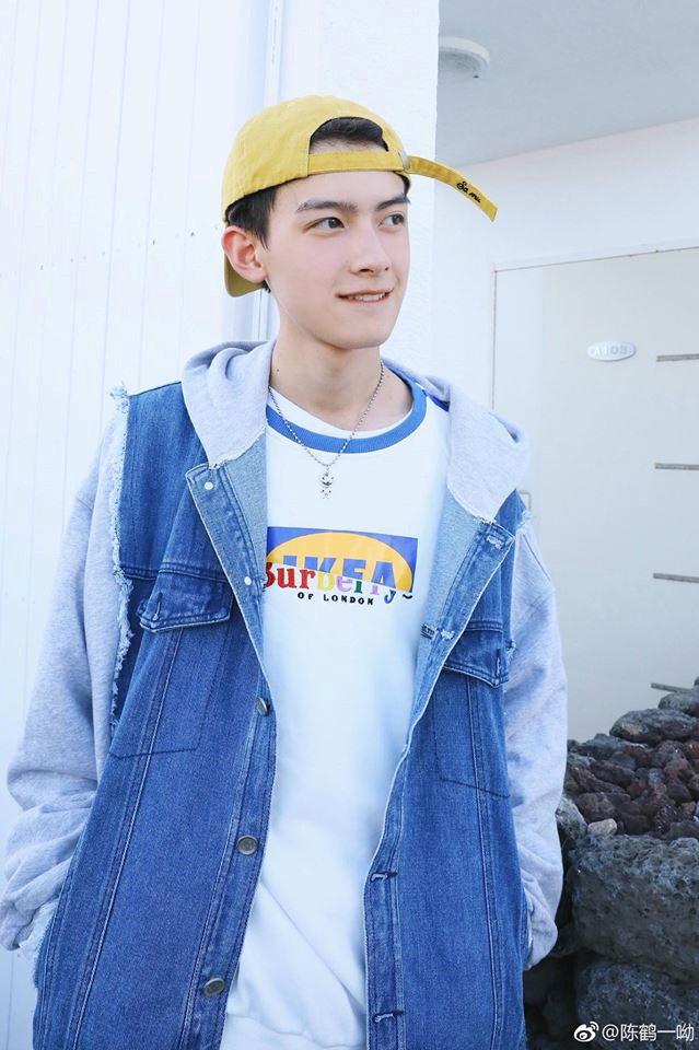 Hot boy Trung Quốc 19 tuổi, giống nhiều diễn viên nổi tiếng