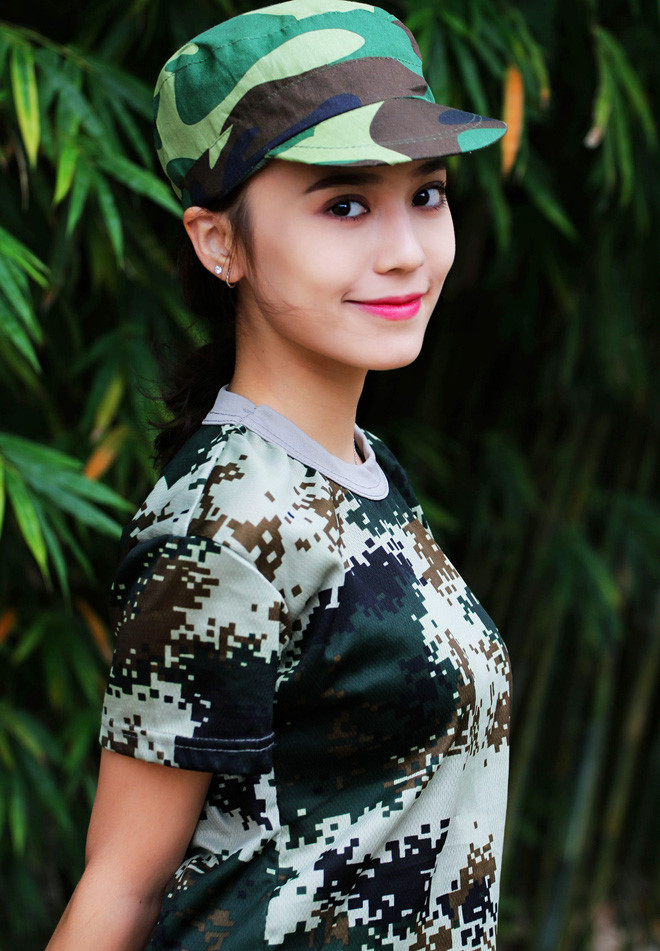 Hot girl Tân Cương 10X mới nổi, được khen giống Địch Lệ Nhiệt Ba