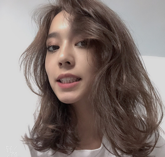 Hot girl Tân Cương 10X mới nổi, được khen giống Địch Lệ Nhiệt Ba