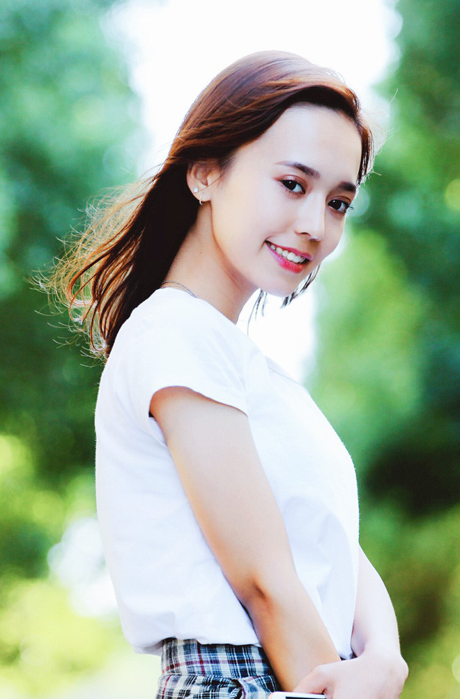 Hot girl Tân Cương 10X mới nổi, được khen giống Địch Lệ Nhiệt Ba