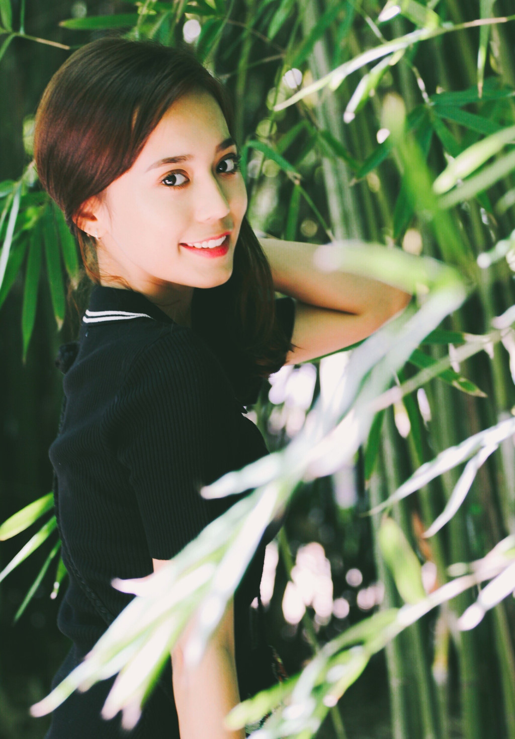 Hot girl Tân Cương 10X mới nổi, được khen giống Địch Lệ Nhiệt Ba