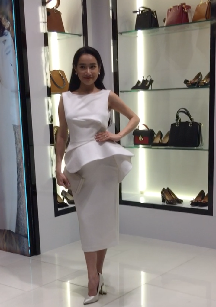 Dù cố che chắn, Nhã Phương vẫn lộ rõ vòng hai lớn bất thường trước 10 ngày lên xe hoa