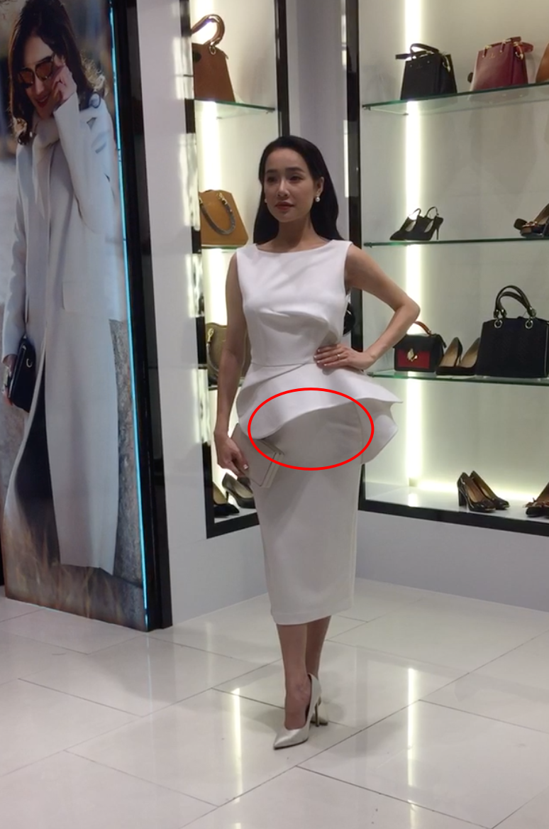 Dù cố che chắn, Nhã Phương vẫn lộ rõ vòng hai lớn bất thường trước 10 ngày lên xe hoa