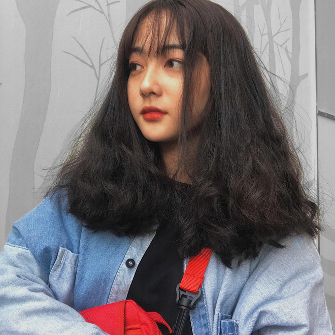 Bị chụp lén khi đang ngồi trong lớp, nhan sắc của nữ sinh 2002 khiến số đông khó rời mắt