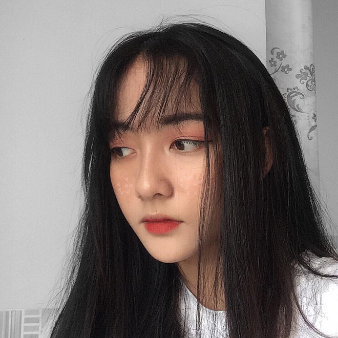 Bị chụp lén khi đang ngồi trong lớp, nhan sắc của nữ sinh 2002 khiến số đông khó rời mắt