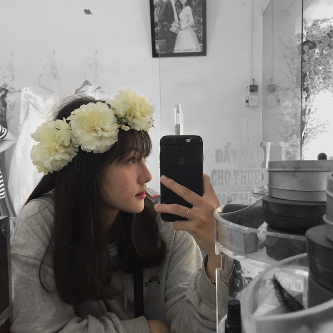 Bị chụp lén khi đang ngồi trong lớp, nhan sắc của nữ sinh 2002 khiến số đông khó rời mắt