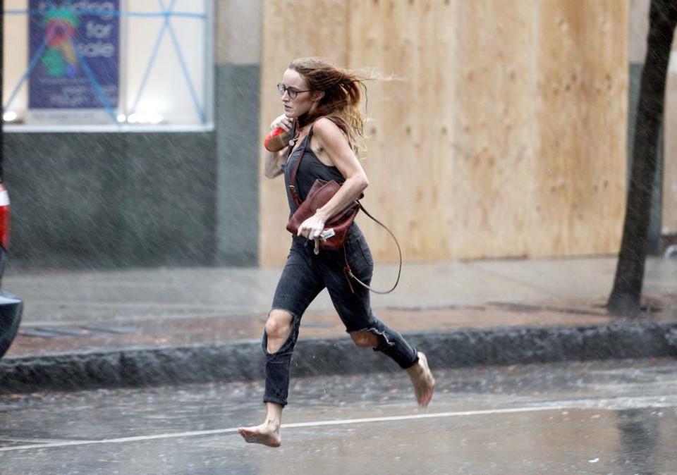 Bão Florence chưa đổ bộ, đường phố bờ Đông Mỹ đã biến thành sông