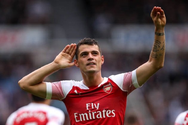 Đập tan chỉ trích, Ozil bừng sáng trong trận thứ 200 cho Arsenal