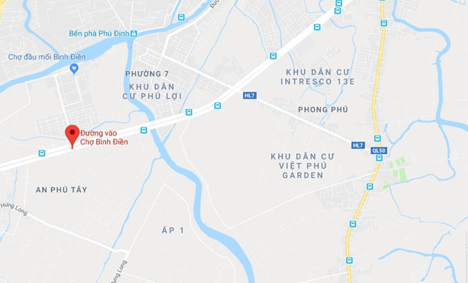 Thanh niên khóc nghẹn ôm bạn gái tử vong sau tai nạn ở Sài Gòn