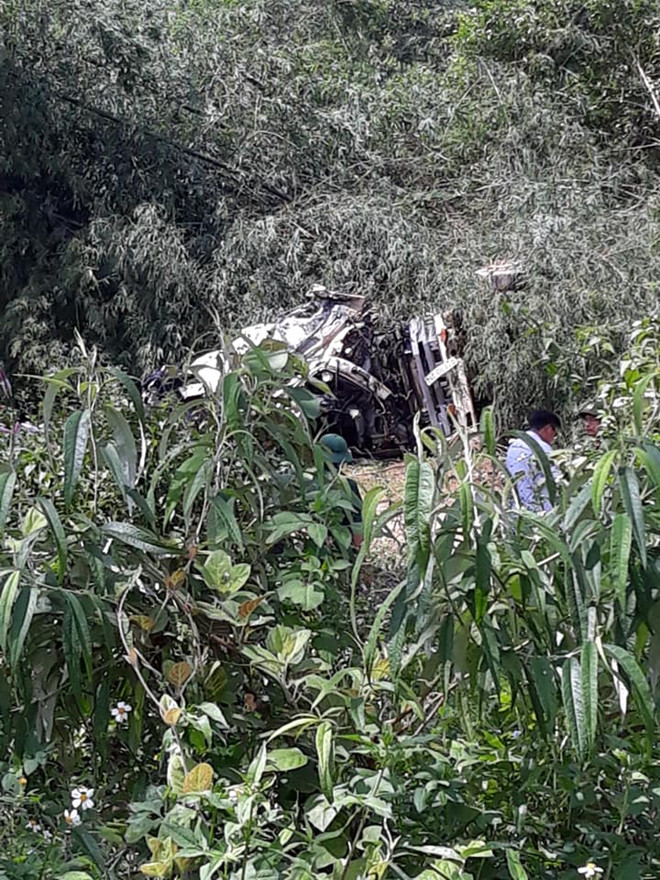 Xe bồn mất phanh đâm ôtô khách, 13 người chết