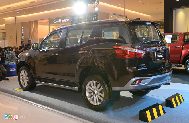 Isuzu mu-X 2018 ra mắt, giá thấp hơn Toyota Fortuner 206 triệu