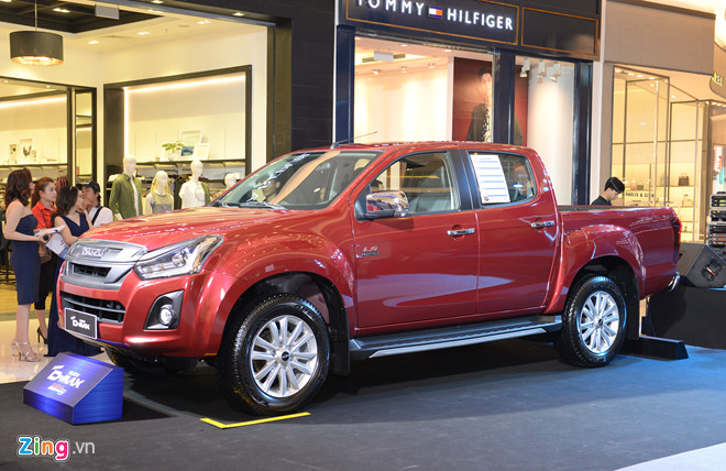 Isuzu mu-X 2018 ra mắt, giá thấp hơn Toyota Fortuner 206 triệu