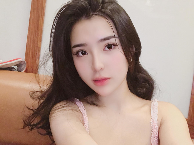 Dân mạng tìm kiếm thiếu nữ diện đồ dân tộc với nụ cười rạng rỡ