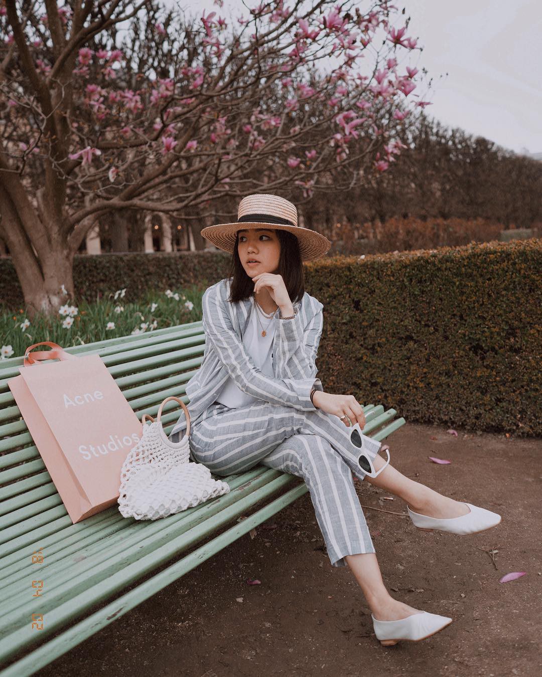 Blazer kẻ - chiếc áo cứ thu đến lại gây sốt và tủ đồ của các nàng sao có thể trọn vẹn nếu thiếu đi thiết kế này