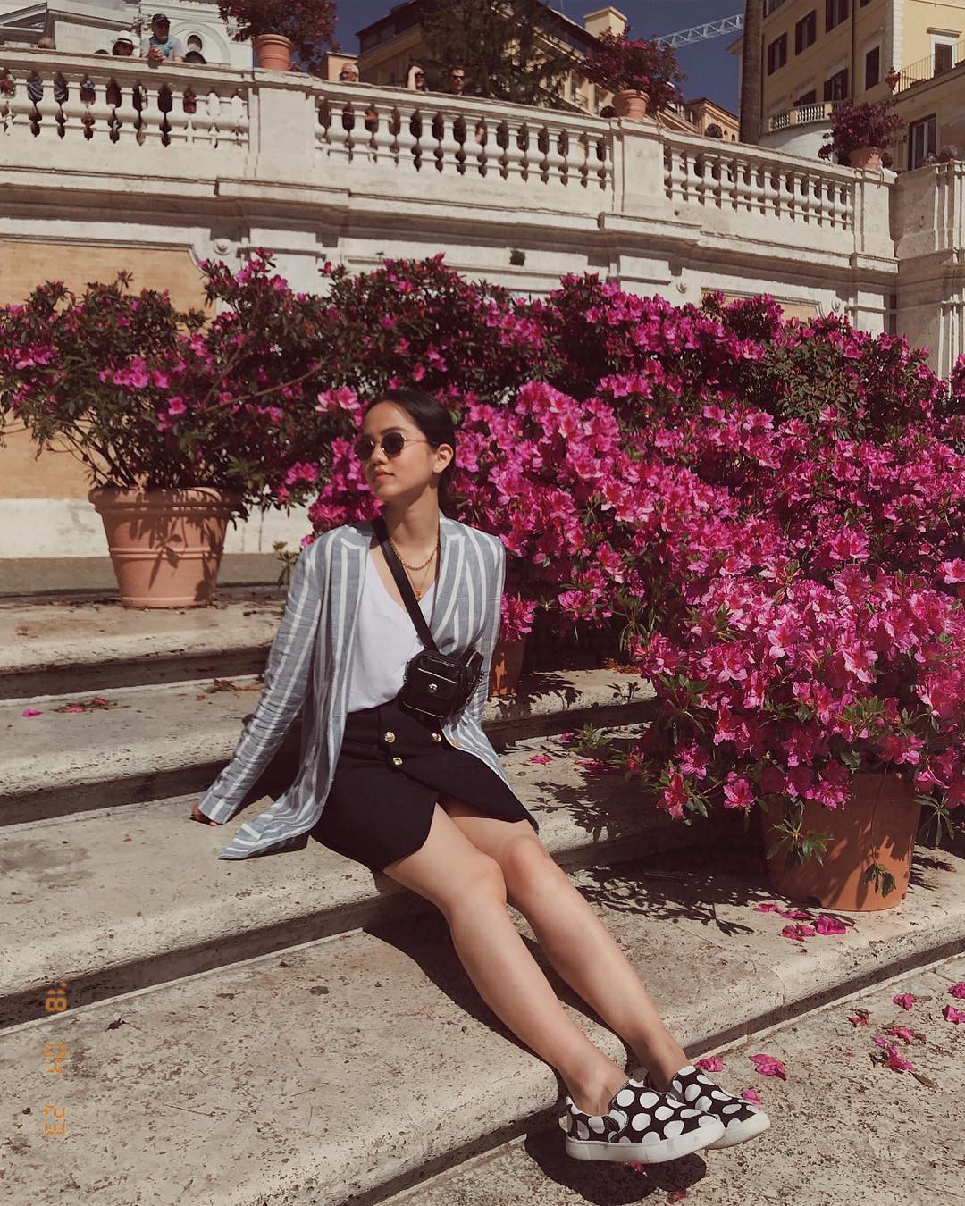 Blazer kẻ - chiếc áo cứ thu đến lại gây sốt và tủ đồ của các nàng sao có thể trọn vẹn nếu thiếu đi thiết kế này