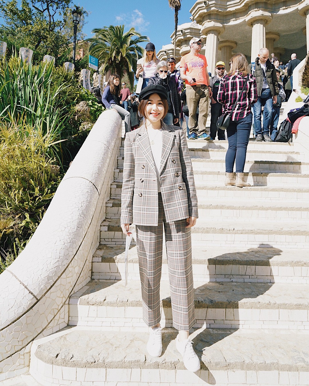 Blazer kẻ - chiếc áo cứ thu đến lại gây sốt và tủ đồ của các nàng sao có thể trọn vẹn nếu thiếu đi thiết kế này