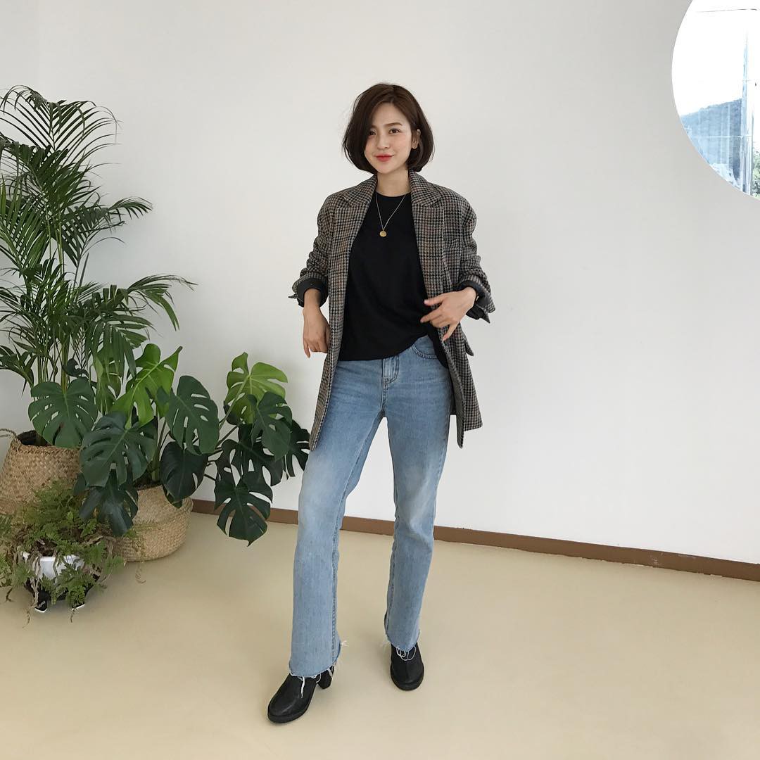 Blazer kẻ - chiếc áo cứ thu đến lại gây sốt và tủ đồ của các nàng sao có thể trọn vẹn nếu thiếu đi thiết kế này