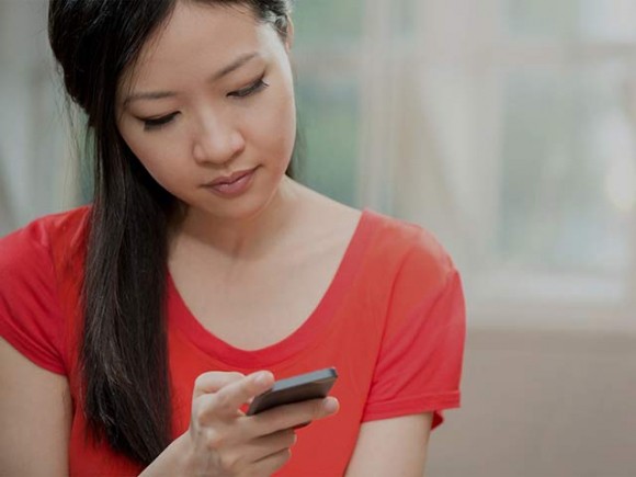 Khi các mẹ gọi điện cho chồng, câu đầu tiên anh ấy nói lúc bắt máy là gì, có cục súc như những anh chồng này không?