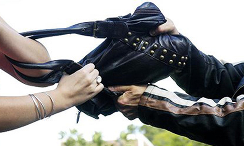 Chống lại cướp, hai vợ chồng ở Sài Gòn bị đâm nhiều nhát