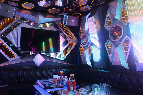 9X bị chém đứt lìa cánh tay khi đến quán hát