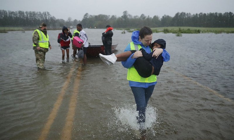 Mỹ tả tơi vì siêu bão Florence, Philippines oằn mình gánh Mangkhut