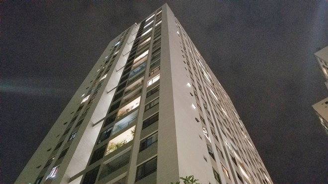 Chung cư ở Sài Gòn cháy giữa đêm